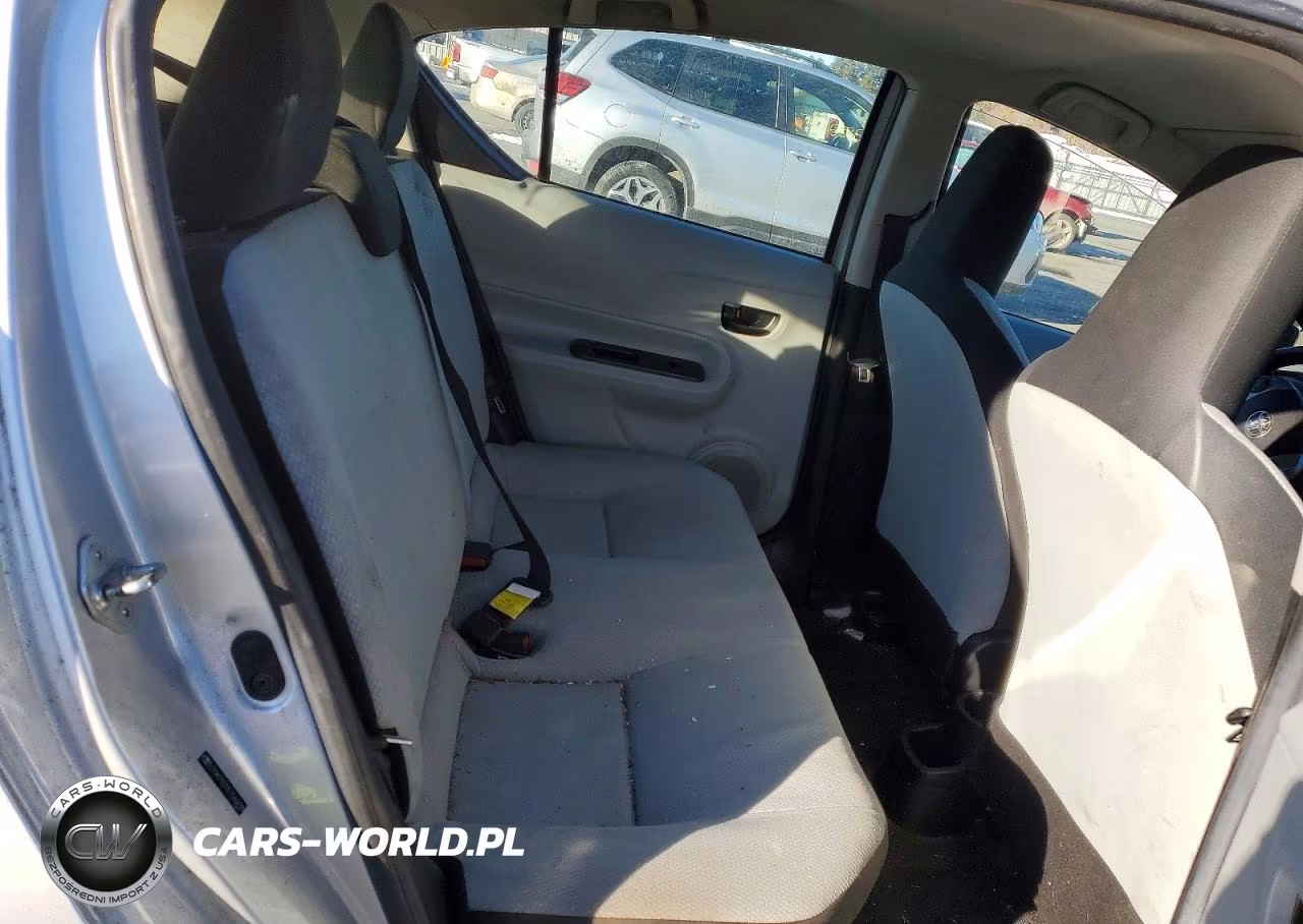 2014 Toyota Prius C VIN:JTDKDTB39E1566438 - 10