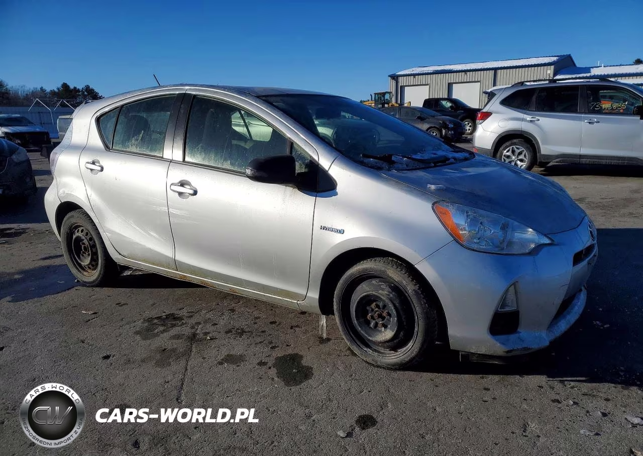2014 Toyota Prius C VIN:JTDKDTB39E1566438 - 4