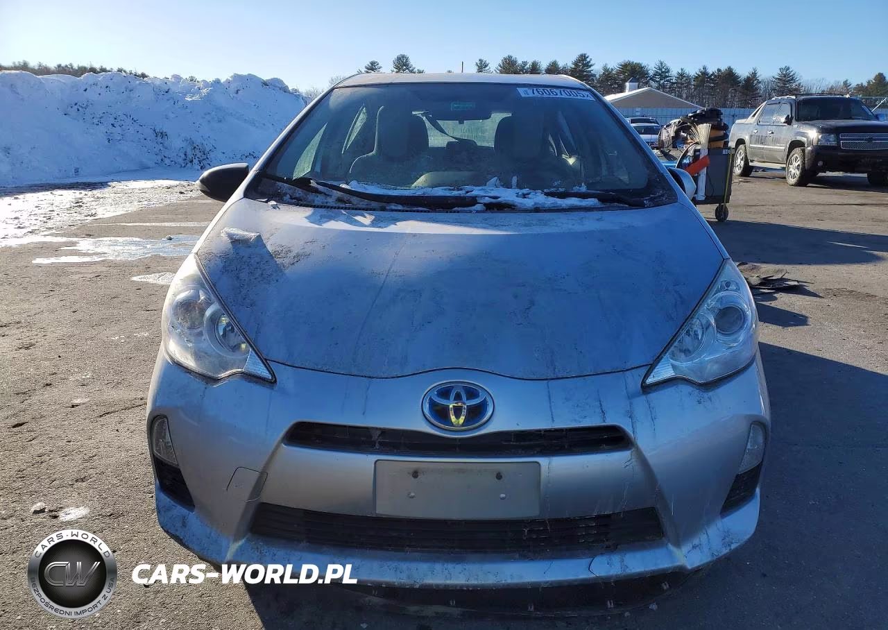 2014 Toyota Prius C VIN:JTDKDTB39E1566438 - 5