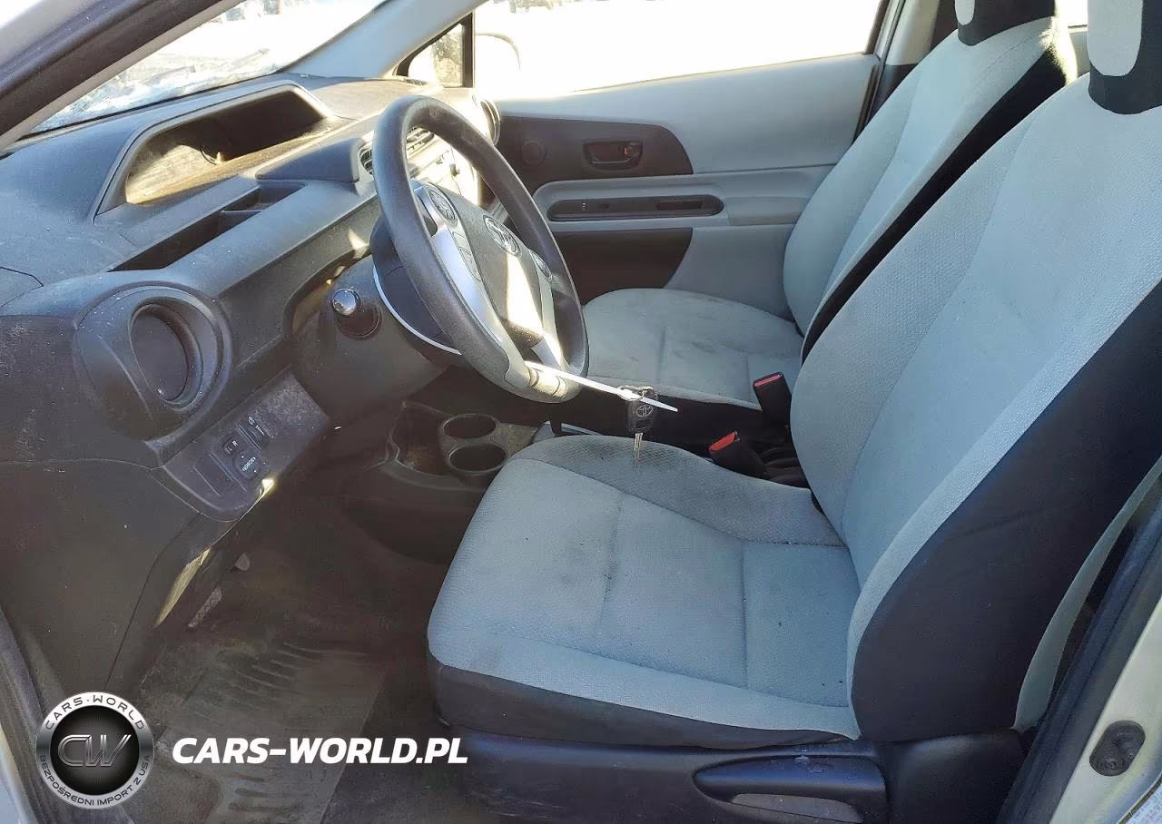 2014 Toyota Prius C VIN:JTDKDTB39E1566438 - 7
