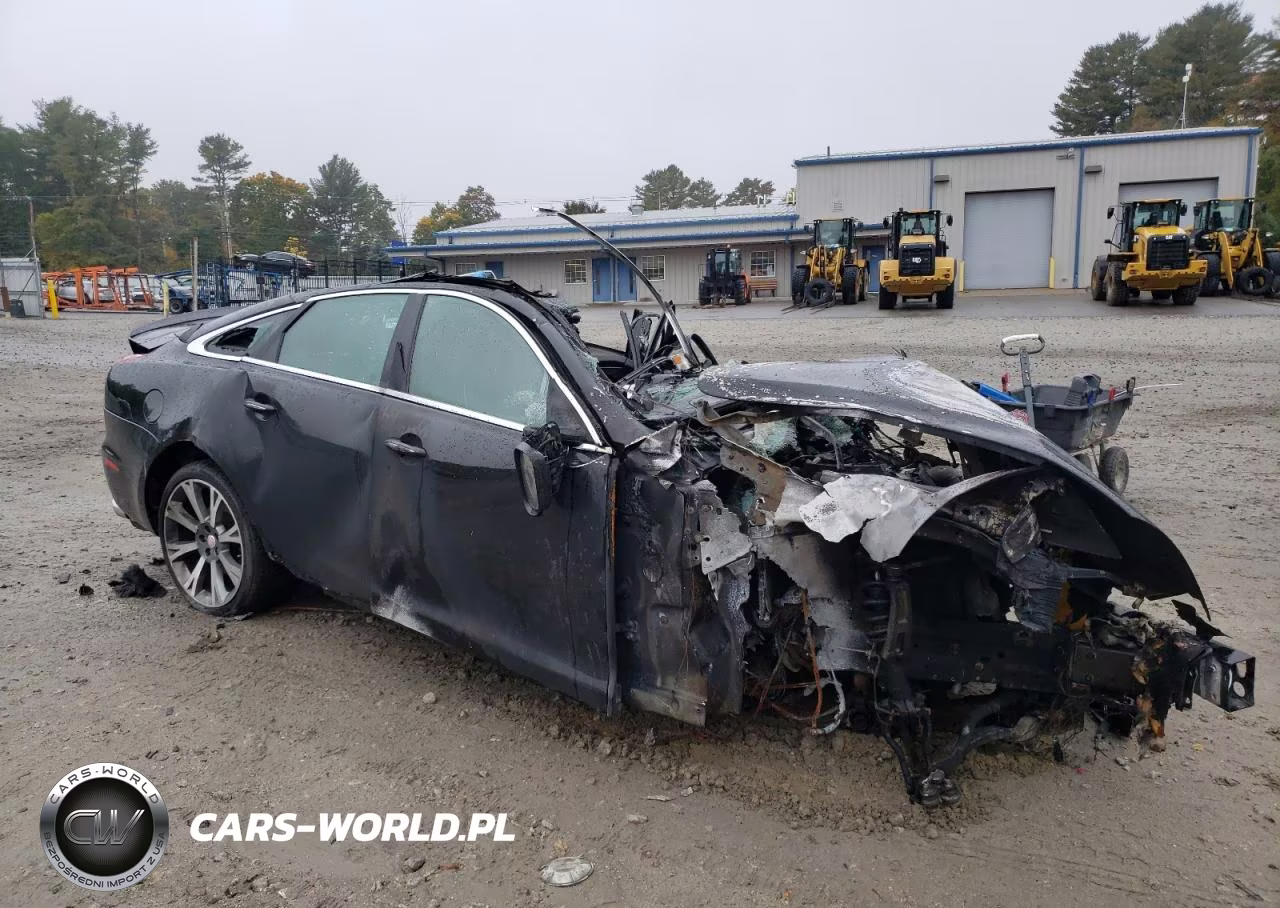 2015 Jaguar Xj VIN:SAJWJ1CD3F8V83882 - 4