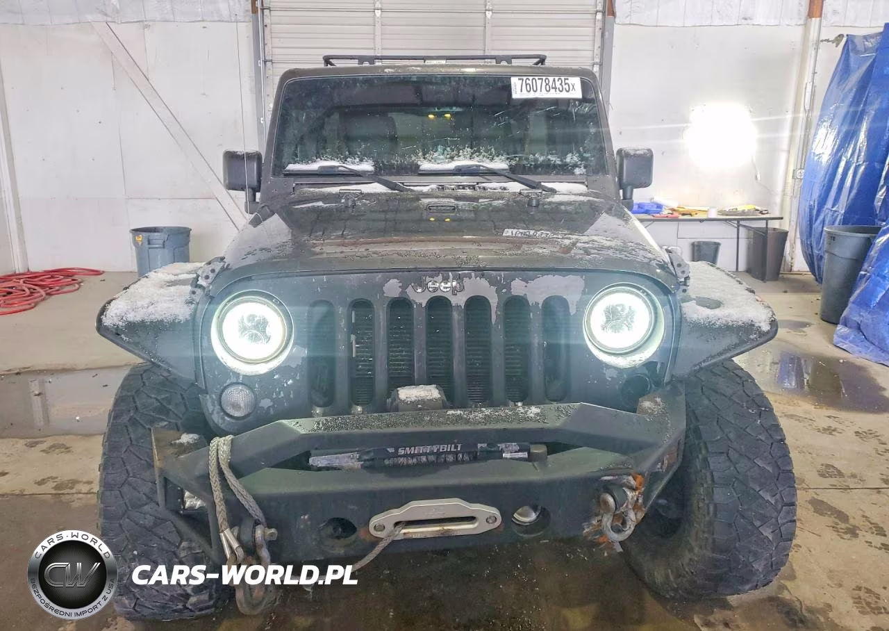 2016 Jeep Wrangler Unlimited Sport VIN:1C4BJWDG4GL205118 - 5