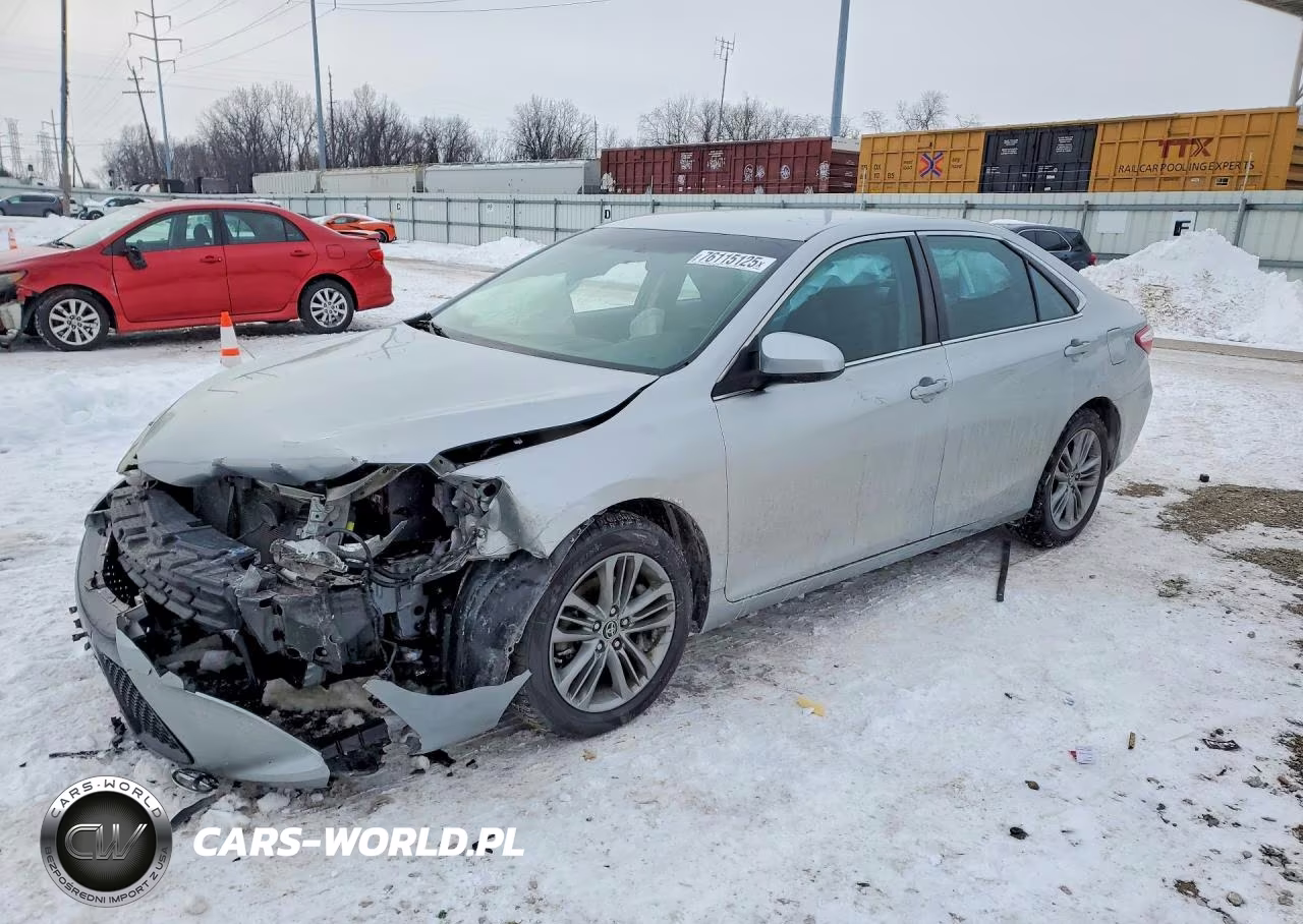 2015 Toyota Camry Le – zdjęcie 1 z 12
