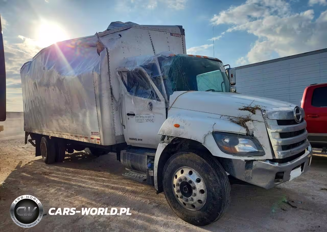 2020 Hino 258-268 Box Truck