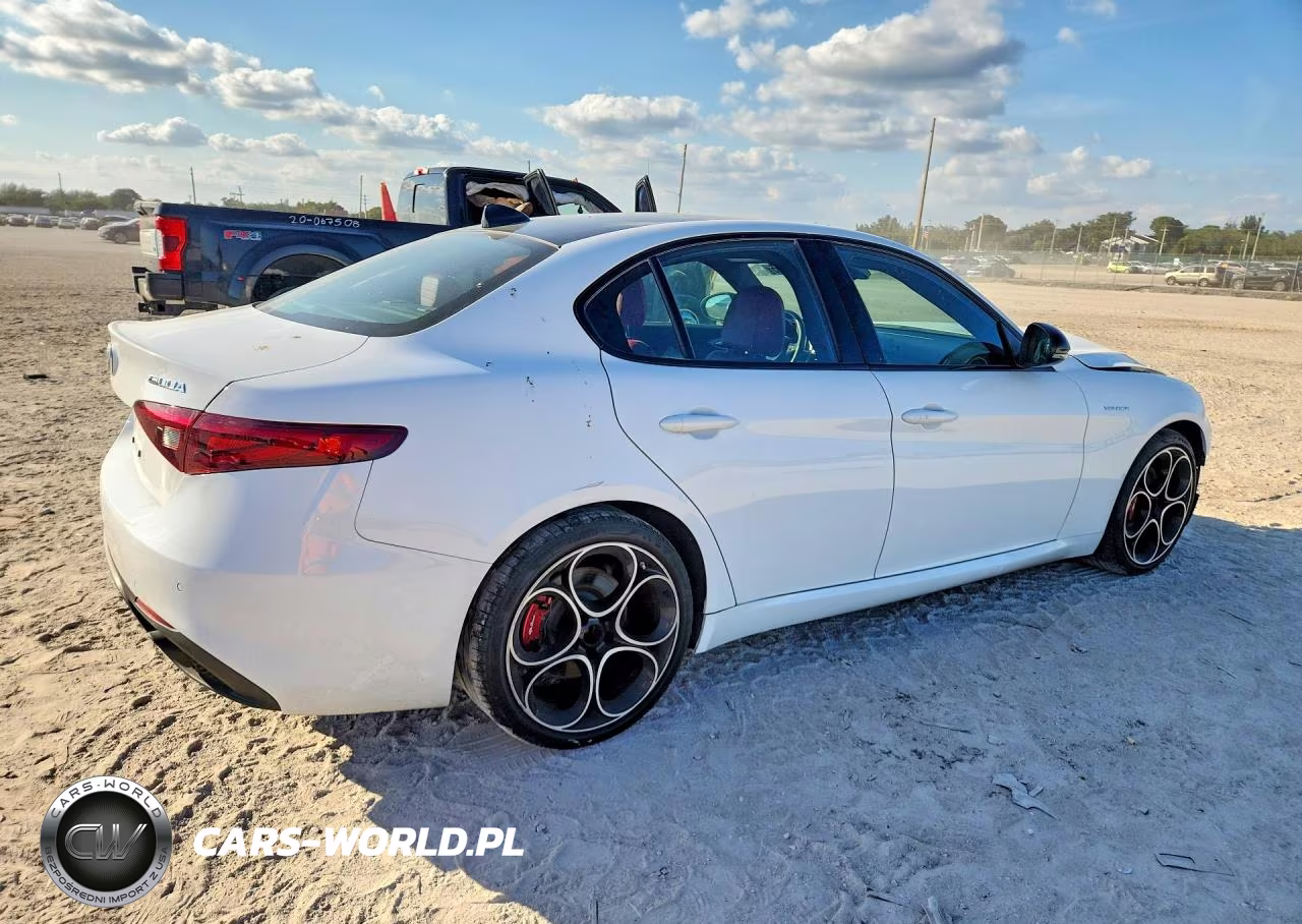 2023 Alfa Romeo Giulia Ti VIN:ZARFAMBN6P7669663 - 3