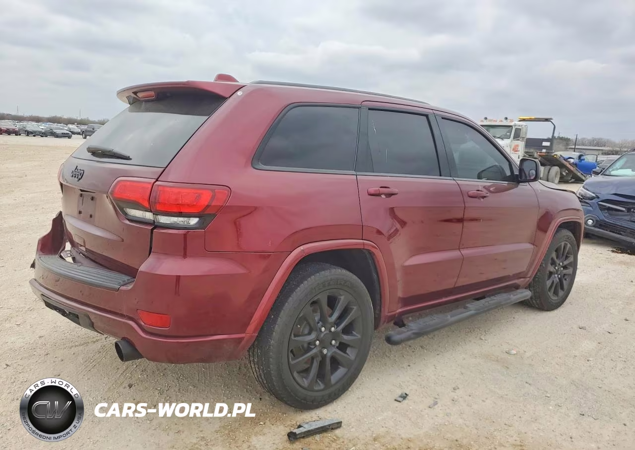 2018 Jeep Grand Cherokee Laredo VIN:1C4RJEAG2JC428651 - 3