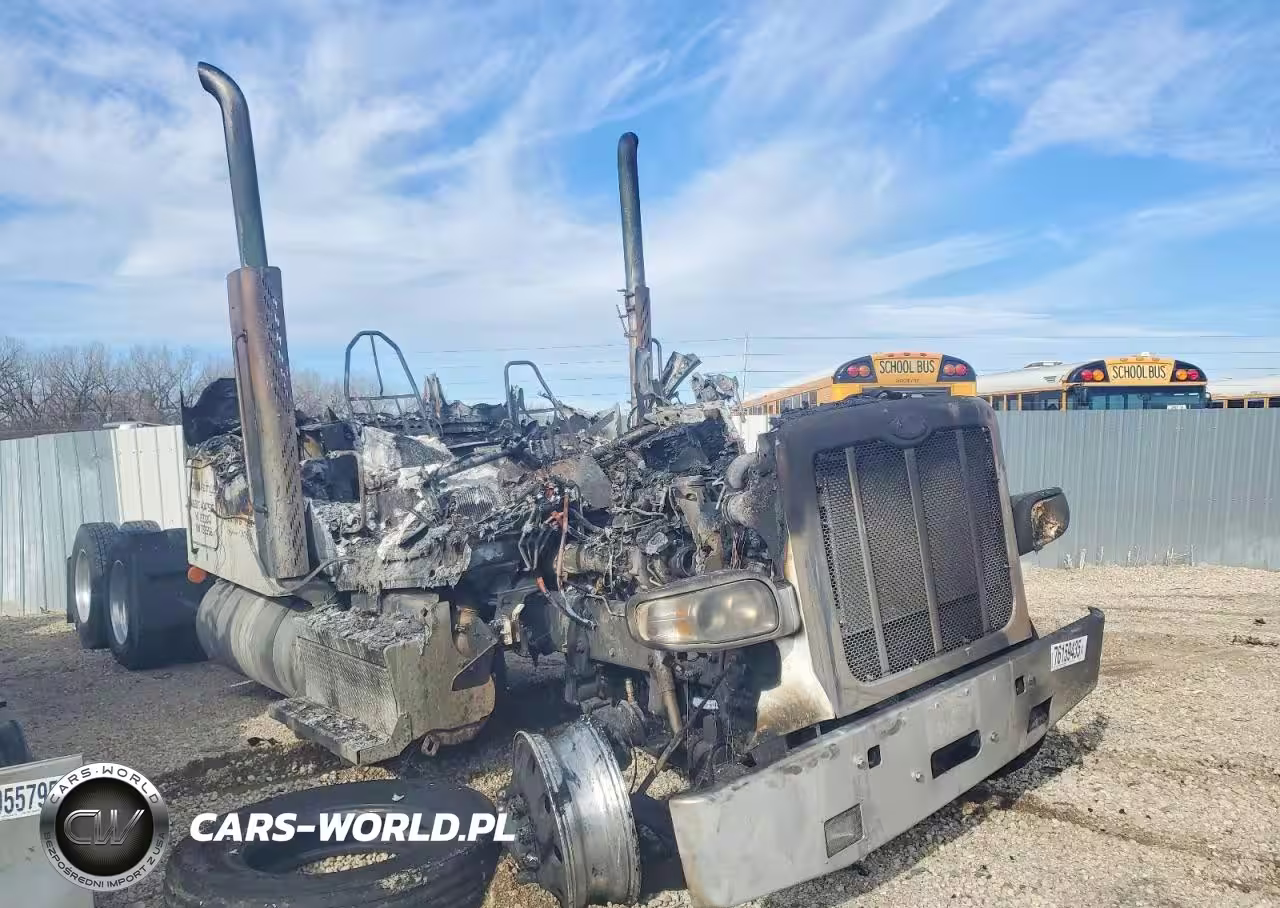 2020 Peterbilt 567 Semi Truck