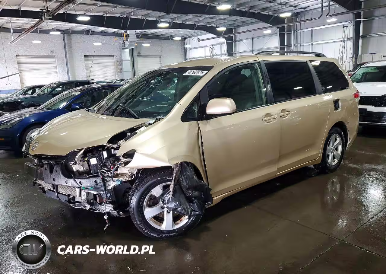 2011 Toyota Sienna Le 8-Passenger