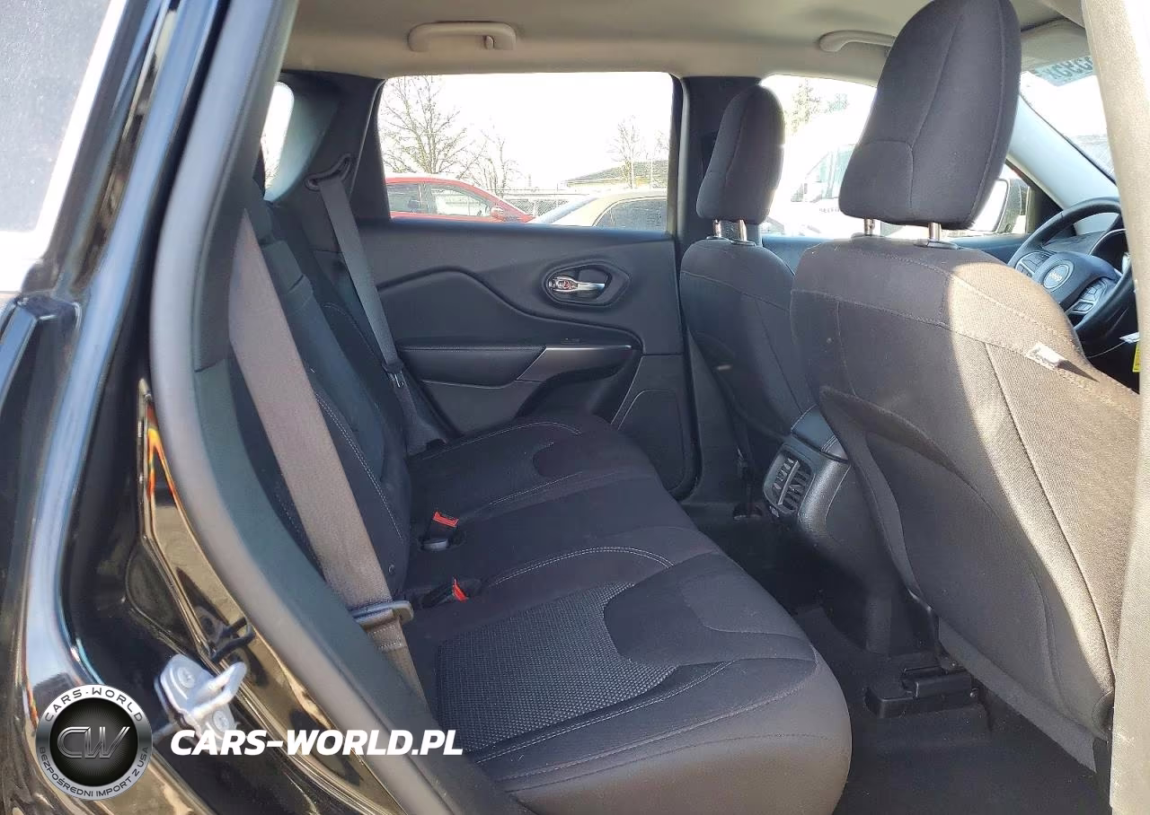 2019 Jeep Cherokee Latitude VIN:1C4PJMCB2KD306371 - 11