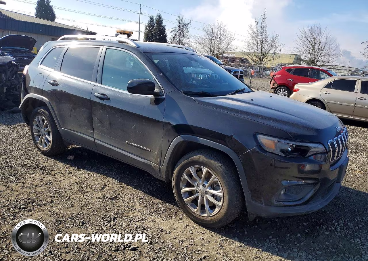 2019 Jeep Cherokee Latitude VIN:1C4PJMCB2KD306371 - 4