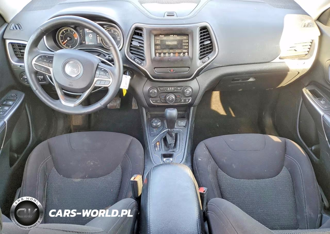 2019 Jeep Cherokee Latitude VIN:1C4PJMCB2KD306371 - 8