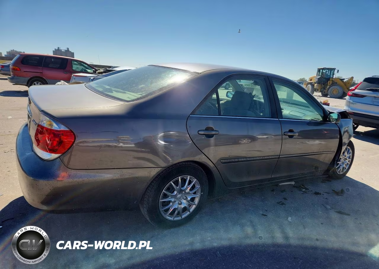 2005 Toyota Camry Le VIN:4T1BE32K35U523650 - 3