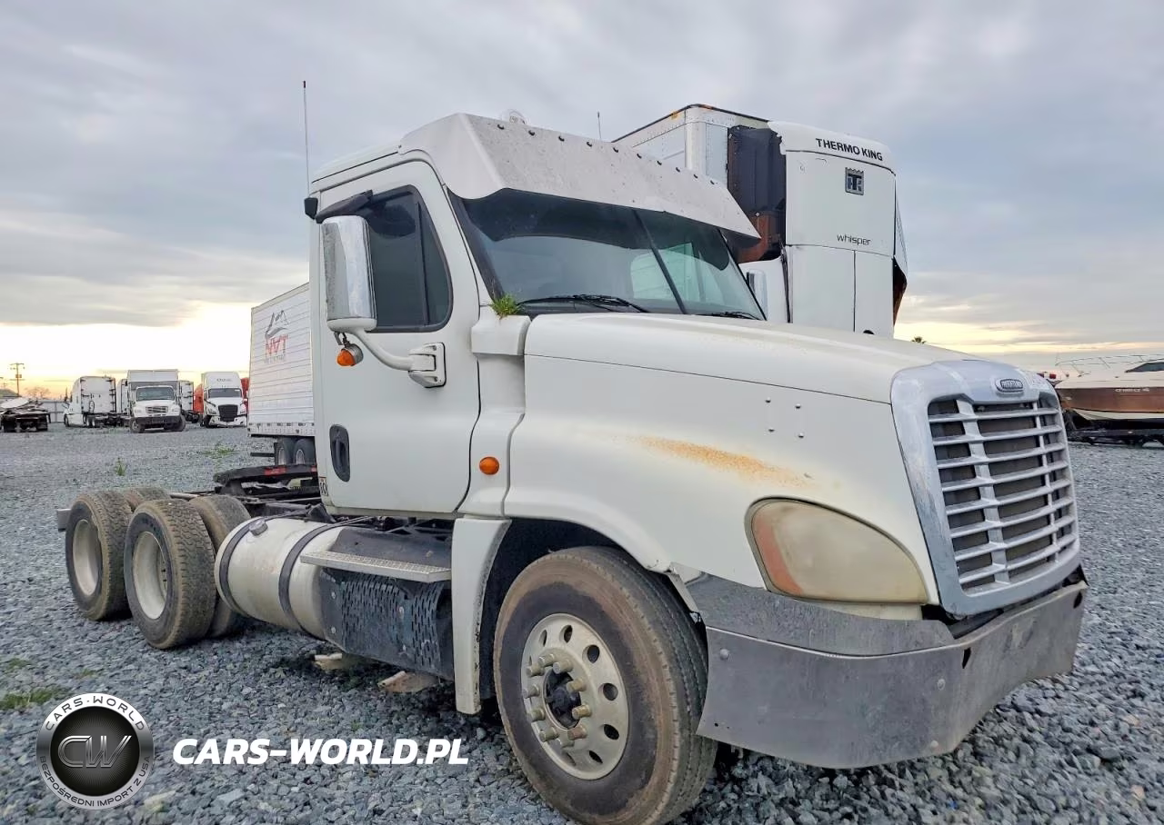 2013 Freightliner Cascadia Semi Truck