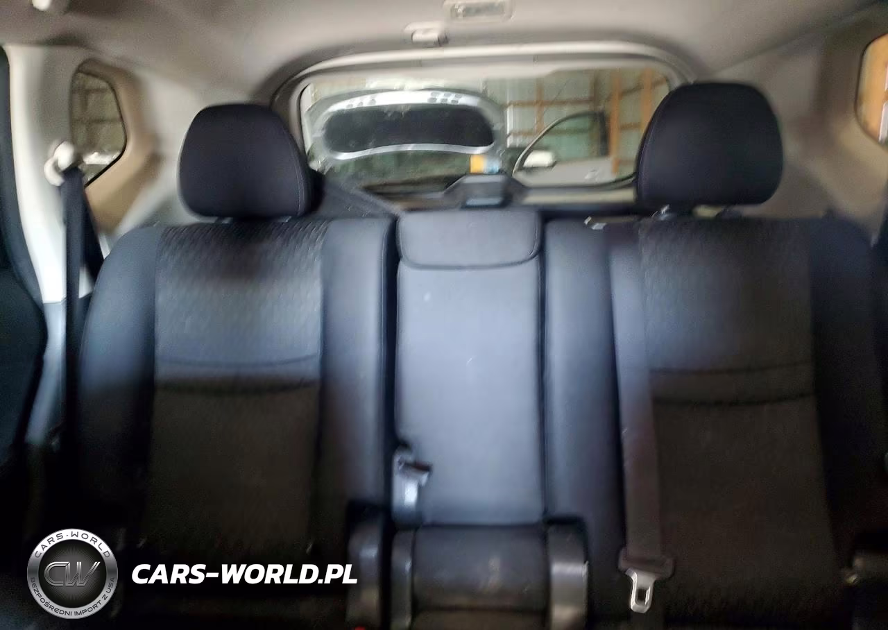 2018 Nissan Rogue S VIN:JN8AT2MV2JW349144 - 10