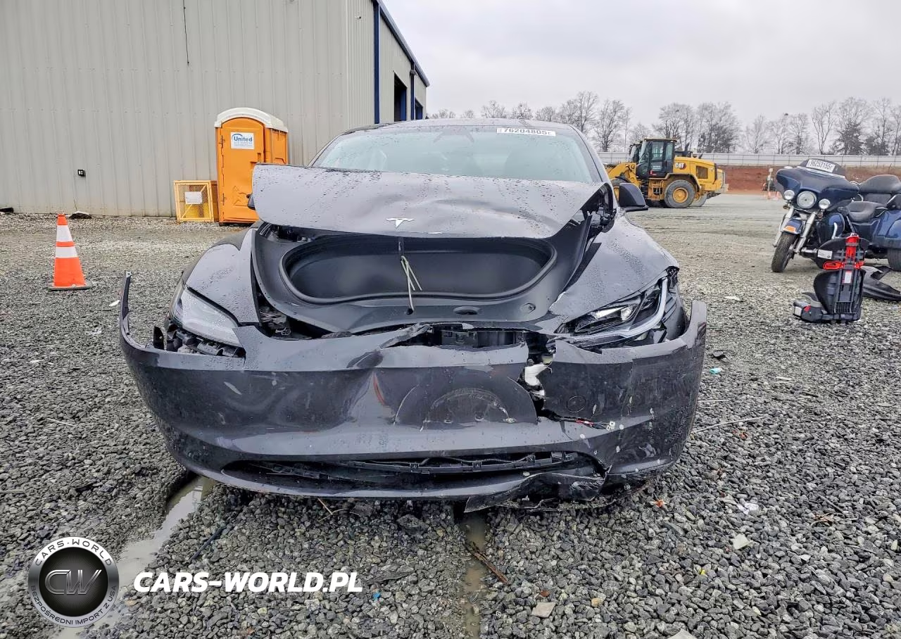 2025 Tesla Model 3 VIN:5YJ3E1EA6SF070225 - 5