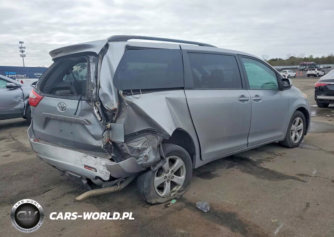 2017 Toyota Sienna Le VIN:5TDKZ3DC9HS802947 - 3