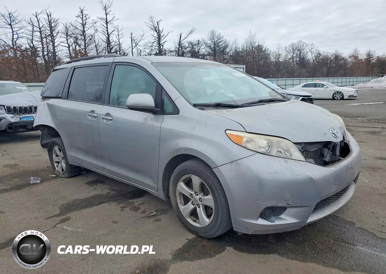 2017 Toyota Sienna Le VIN:5TDKZ3DC9HS802947 - 4