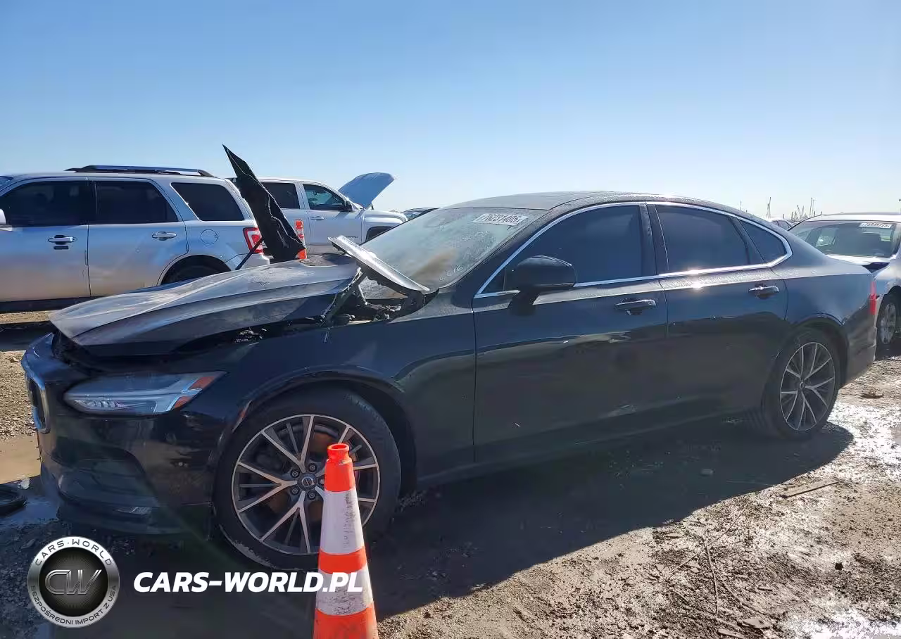 2017 Volvo S90 T6 Momentum