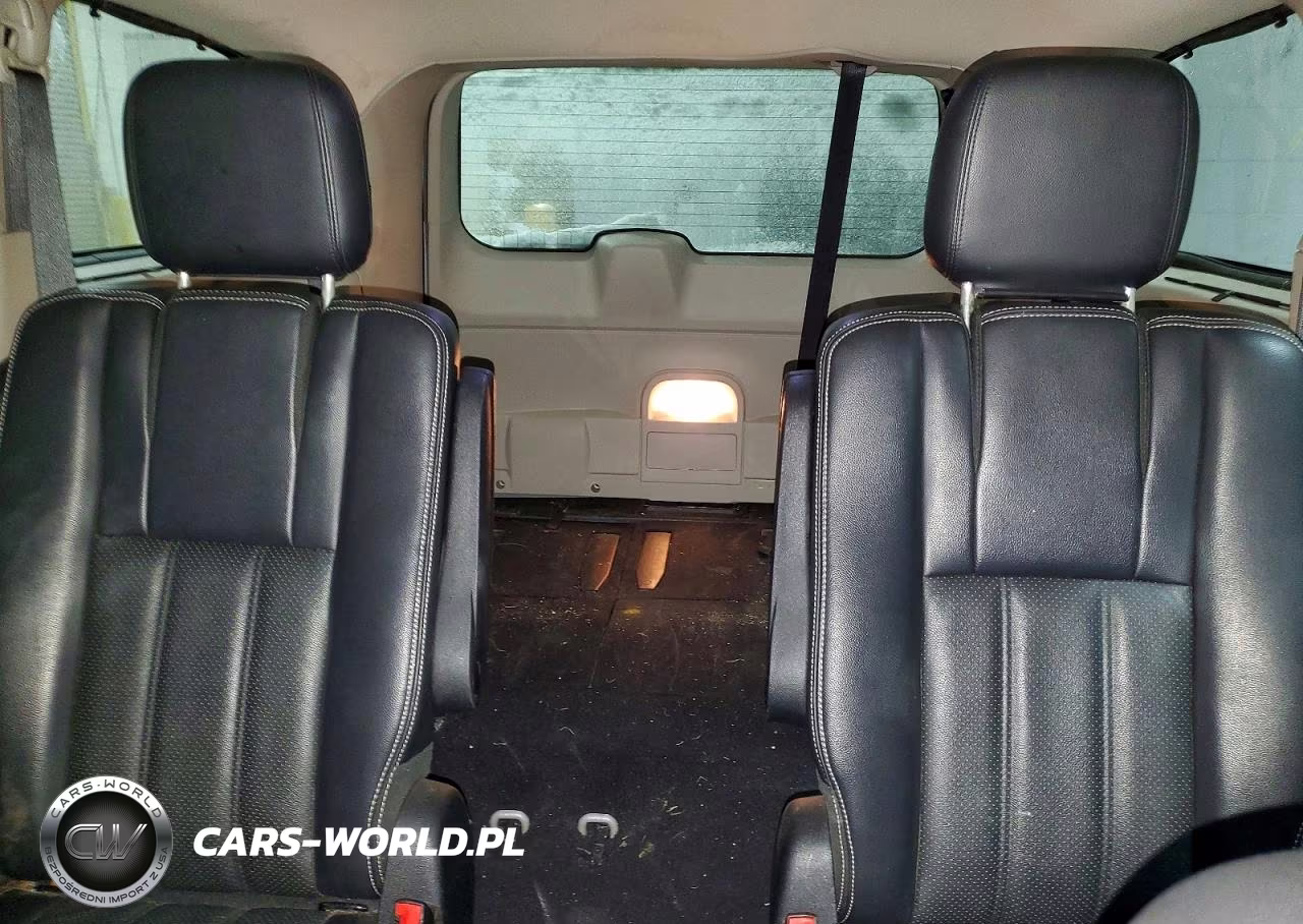 2012 Chrysler Town & Country Touring L VIN:2C4RC1CG5CR156543 - 10