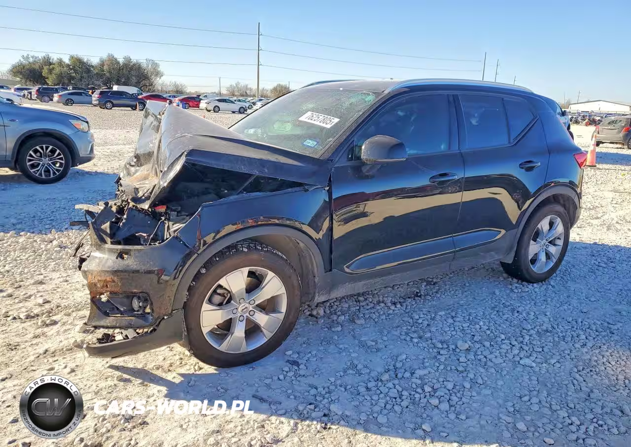 2022 Volvo Xc40 T5 Momentum