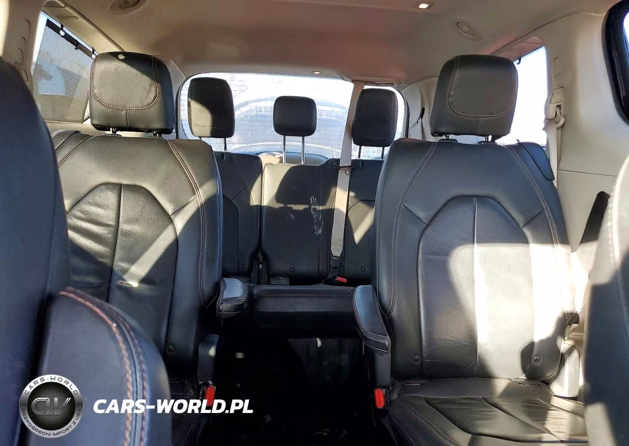 2017 Chrysler Pacifica Touring L VIN:2C4RC1BGXHR571964 - 10