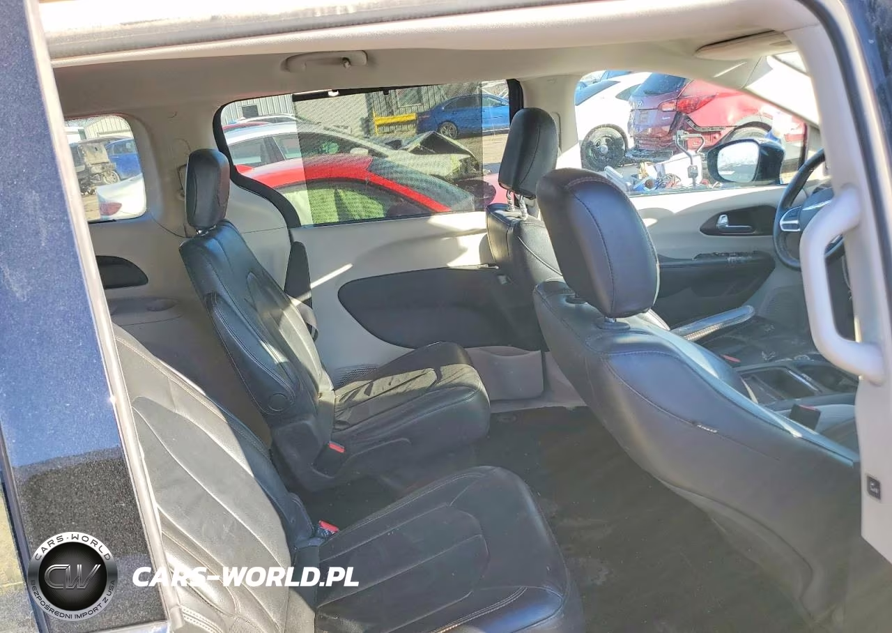 2017 Chrysler Pacifica Touring L VIN:2C4RC1BGXHR571964 - 11