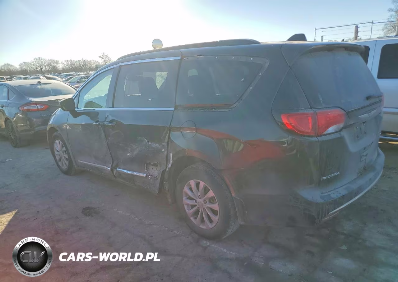 2017 Chrysler Pacifica Touring L VIN:2C4RC1BGXHR571964 - 2