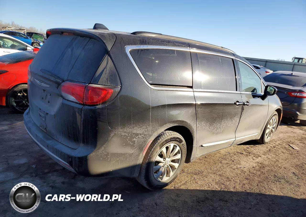 2017 Chrysler Pacifica Touring L VIN:2C4RC1BGXHR571964 - 3