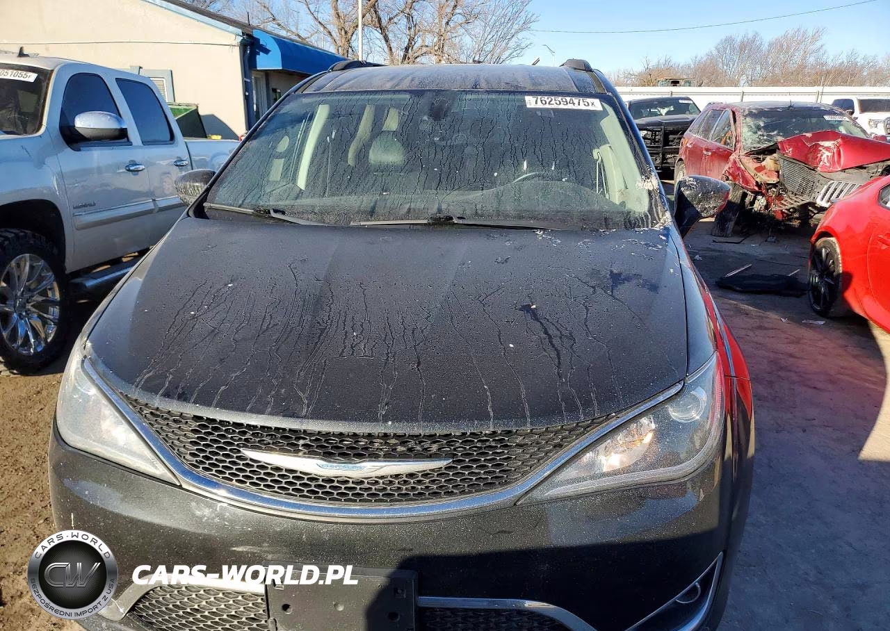 2017 Chrysler Pacifica Touring L VIN:2C4RC1BGXHR571964 - 5