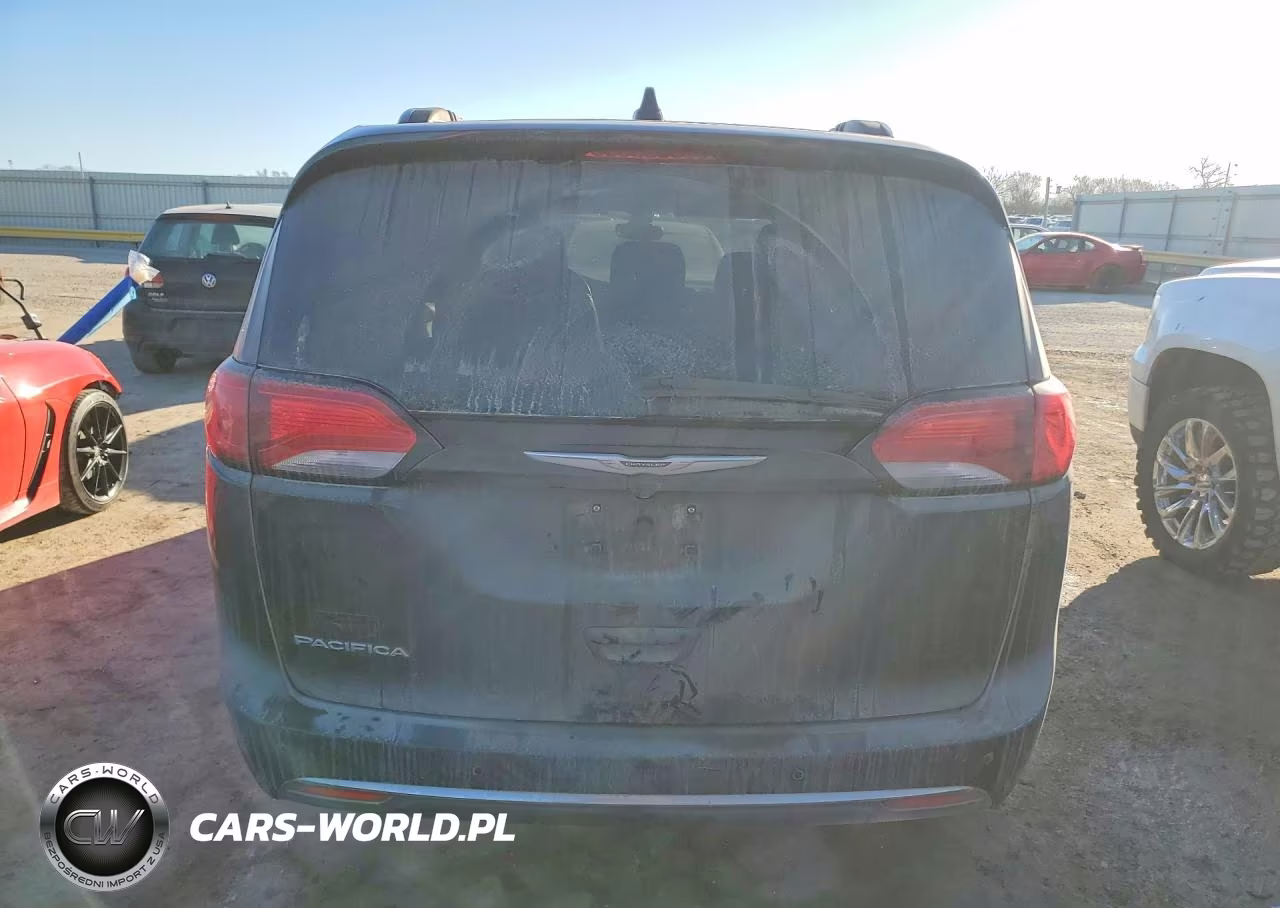 2017 Chrysler Pacifica Touring L VIN:2C4RC1BGXHR571964 - 6