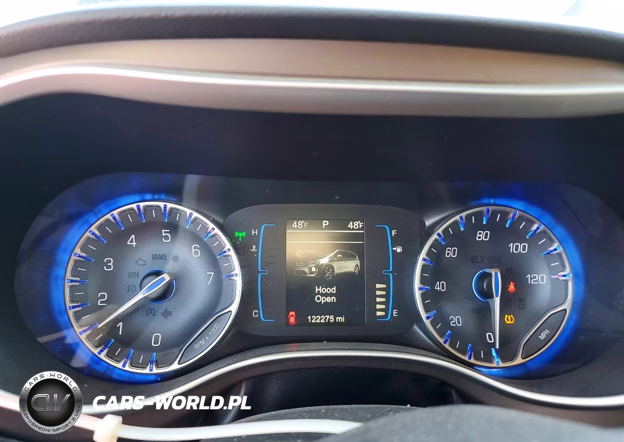 2017 Chrysler Pacifica Touring L VIN:2C4RC1BGXHR571964 - 9