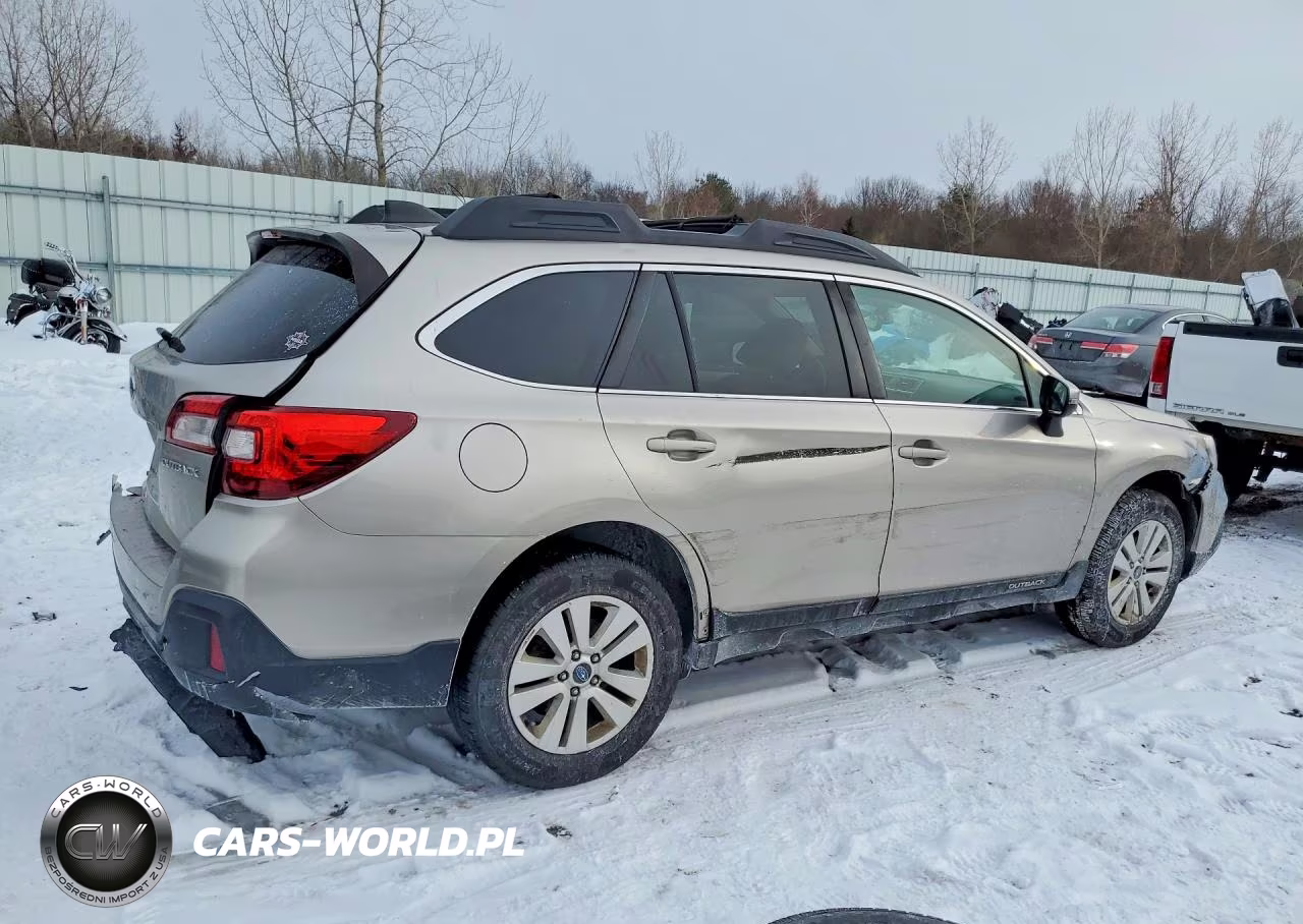 2018 Subaru Outback 2.5I Premium VIN:4S4BSAFC4J3318709 - 3