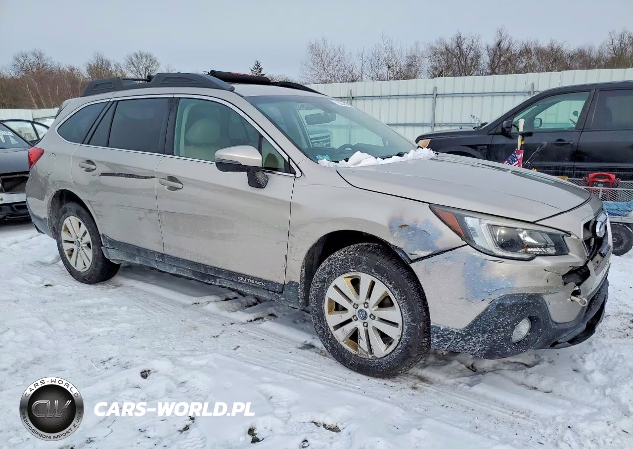 2018 Subaru Outback 2.5I Premium VIN:4S4BSAFC4J3318709 - 4