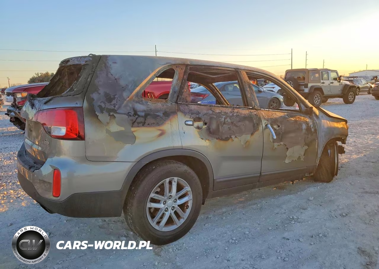 2014 Kia Sorento Lx VIN:5XYKT3A60EG444758 - 3