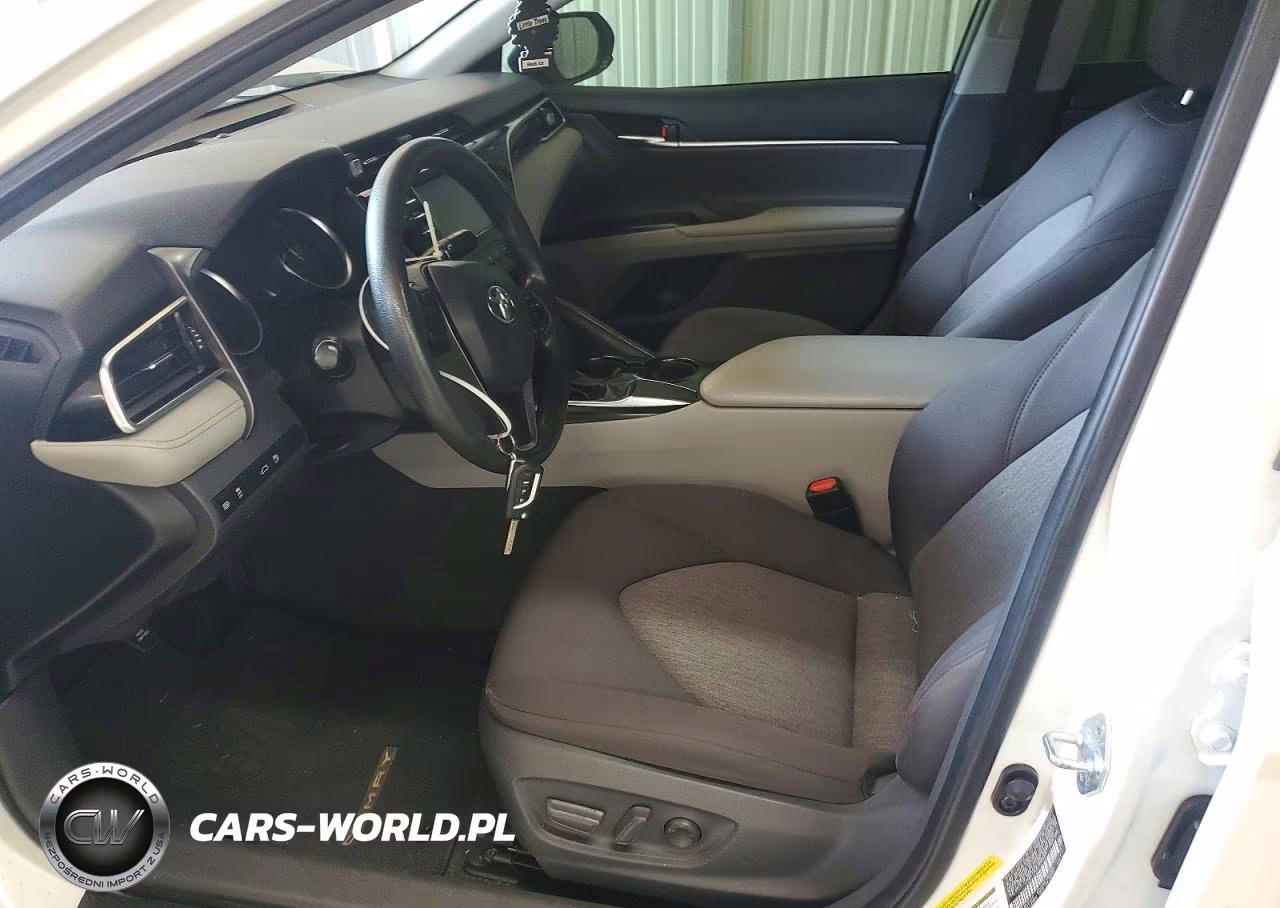2018 Toyota Camry Le VIN:JTNB11HK8J3043059 - 7
