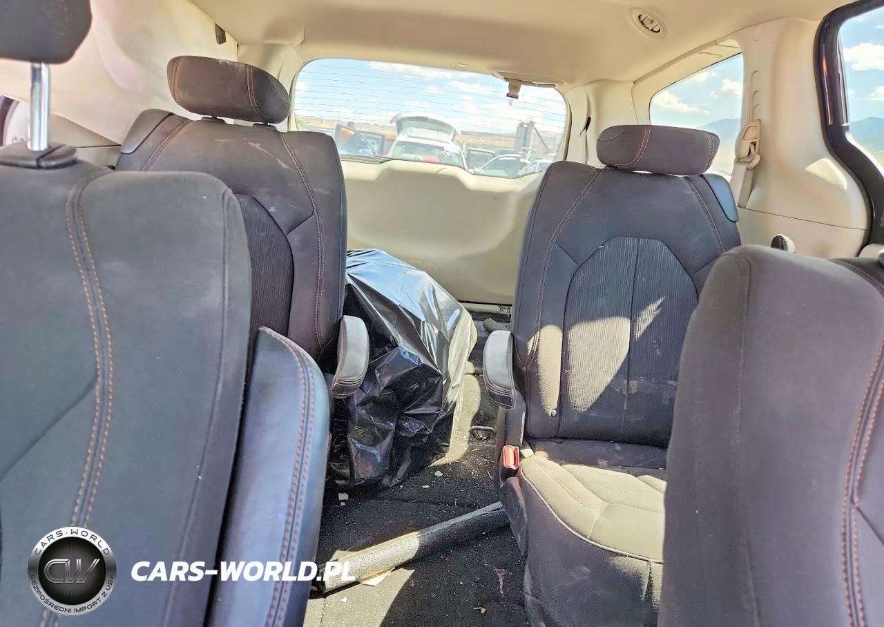 2019 Chrysler Pacifica Lx VIN:2C4RC1CG0KR652803 - 10