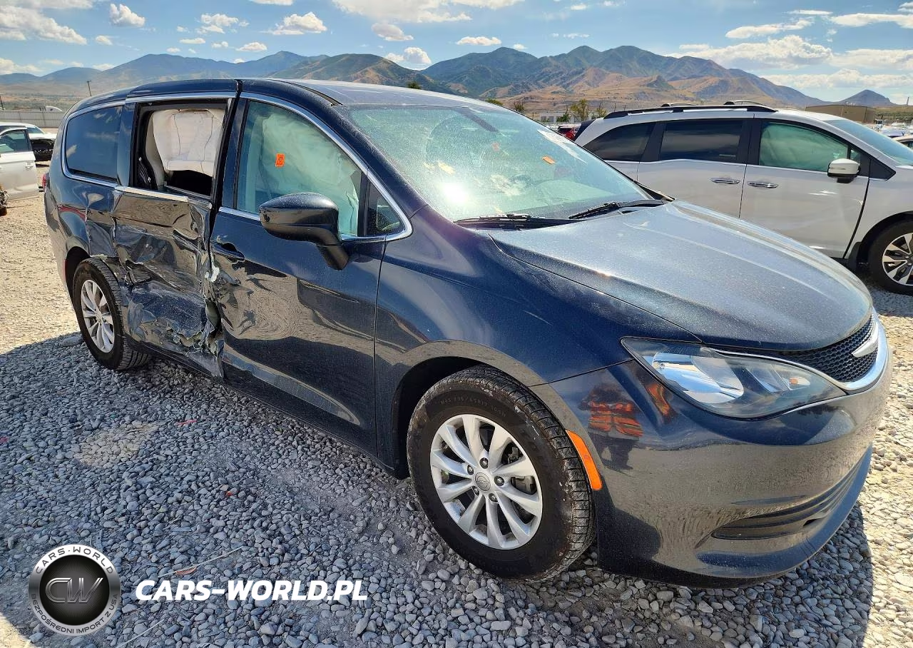 2019 Chrysler Pacifica Lx VIN:2C4RC1CG0KR652803 - 4