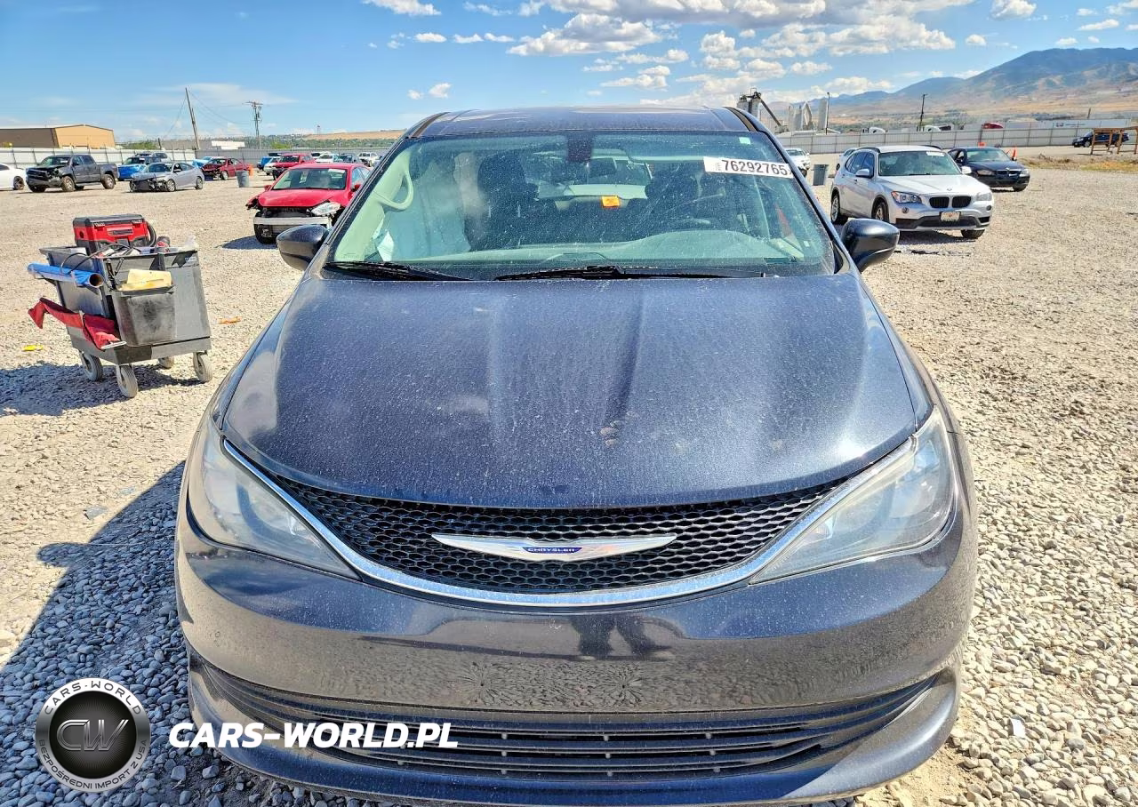 2019 Chrysler Pacifica Lx VIN:2C4RC1CG0KR652803 - 5
