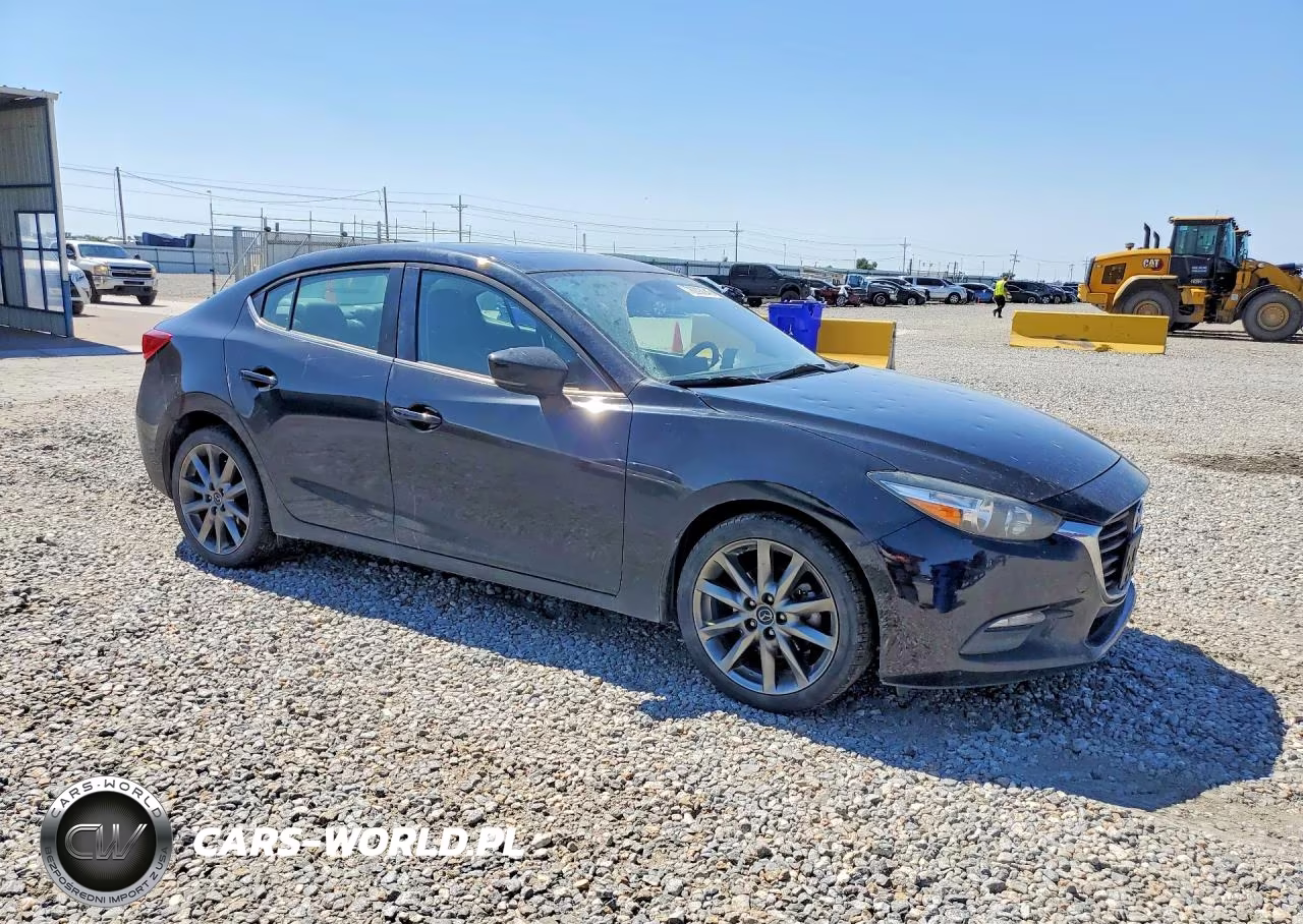 2018 Mazda 3 Touring VIN:3MZBN1V39JM195918 - 4