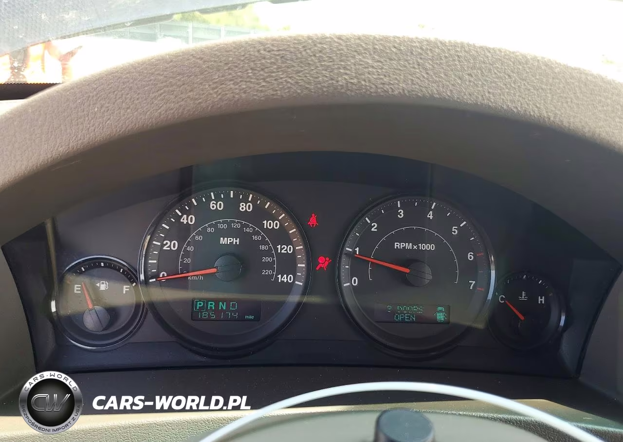 2005 Jeep Grand Cherokee Laredo VIN:1J4GR48K25C714696 - 9