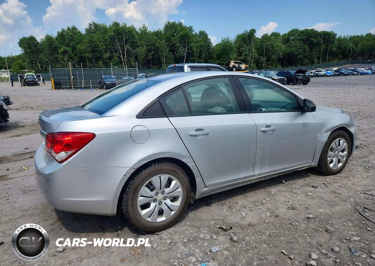 2015 Chevrolet Cruze Ls VIN:1G1PA5SG8F7102903 - 3