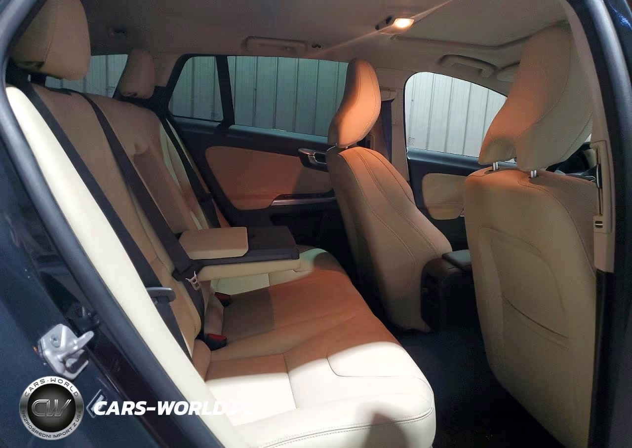 2015 Volvo V60 Cross Country Premier VIN:YV4612HK3F1001975 - 11