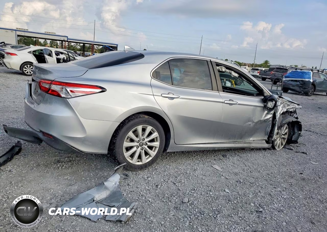 2020 Toyota Camry Le VIN:4T1C11AK6LU900118 - 3