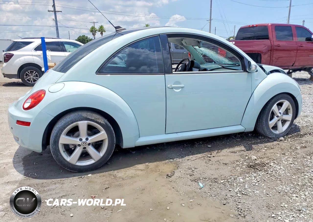 2010 Volkswagen New Beetle VIN:3VWRW3AG3AM027319 - 3
