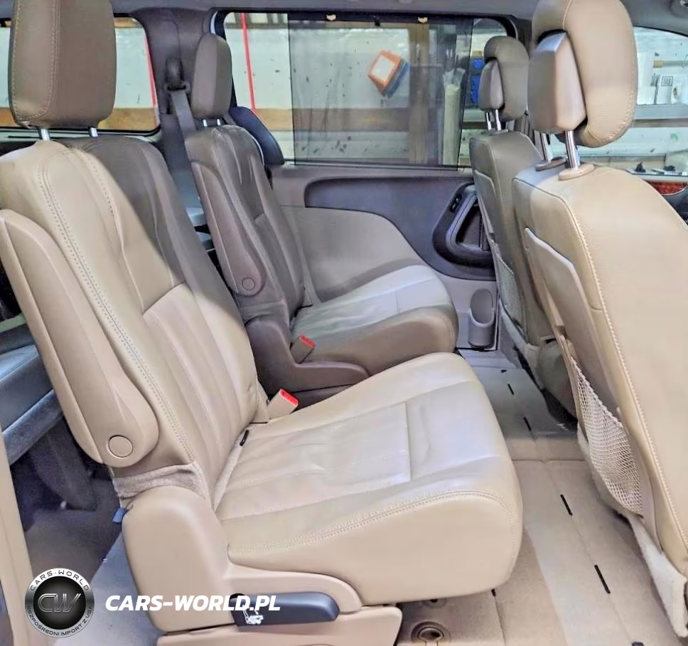 2016 Chrysler Town & Country VIN:2C4RC1BG6GR120092 - 11