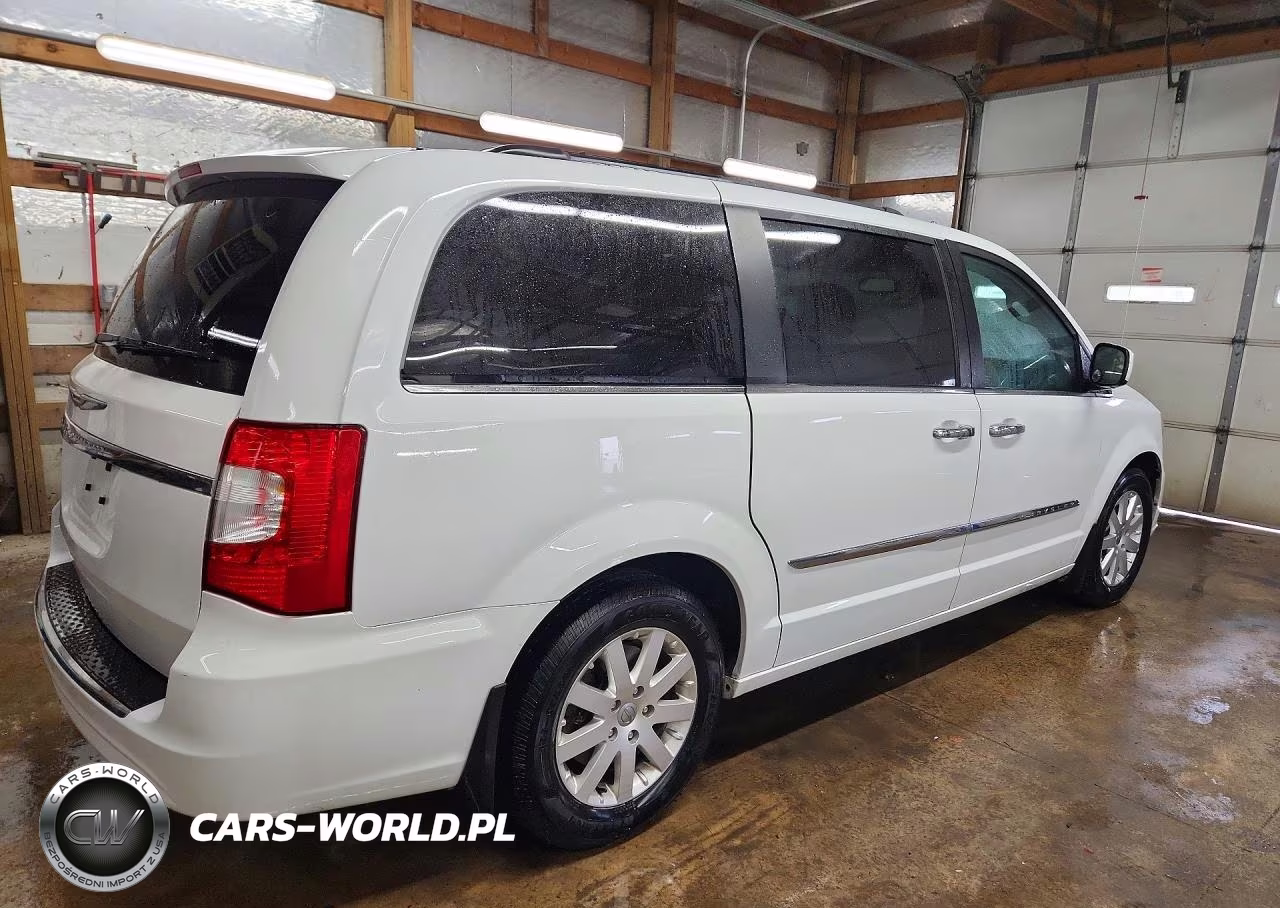 2016 Chrysler Town & Country VIN:2C4RC1BG6GR120092 - 3