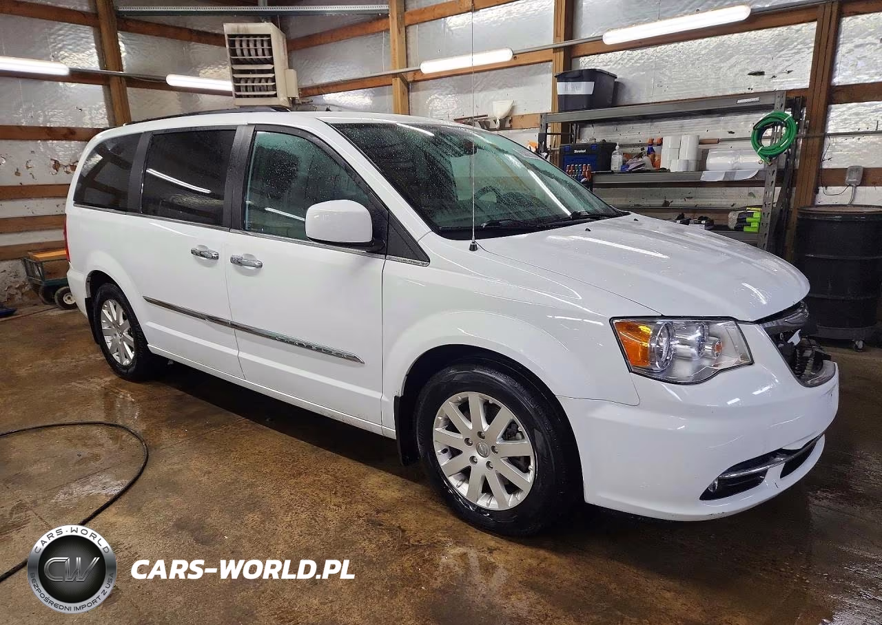 2016 Chrysler Town & Country VIN:2C4RC1BG6GR120092 - 4
