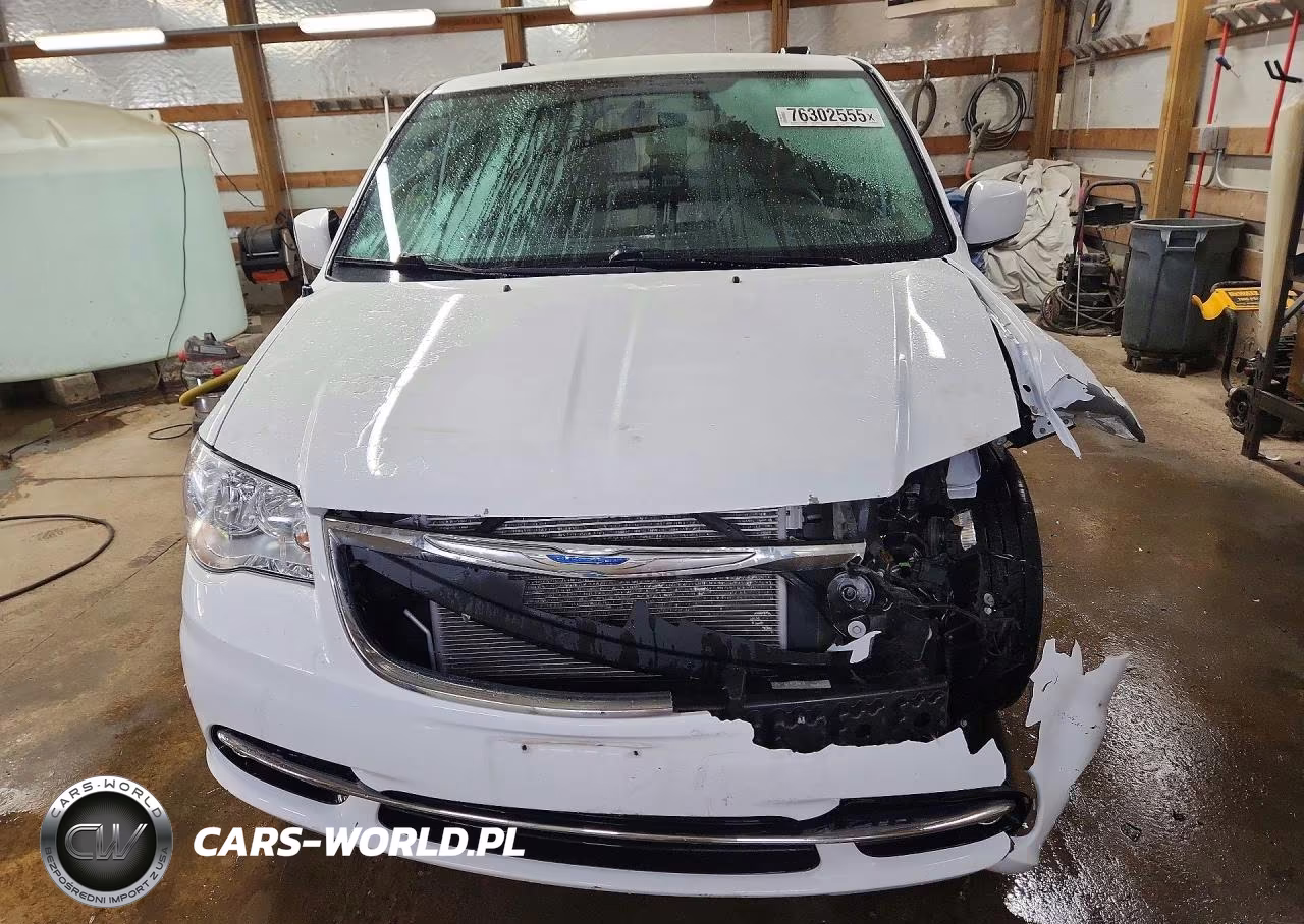 2016 Chrysler Town & Country VIN:2C4RC1BG6GR120092 - 5