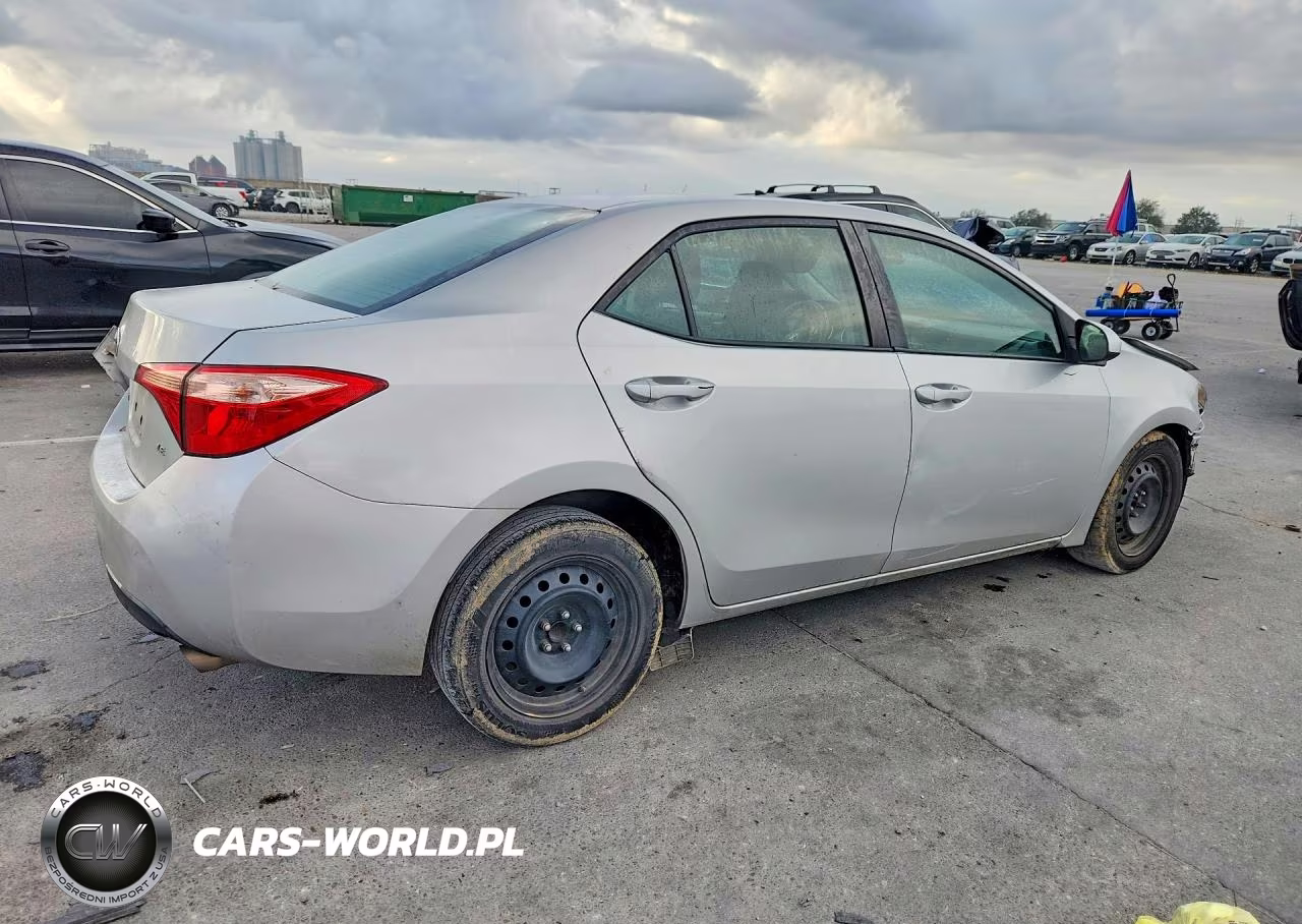 2018 Toyota Corolla L VIN:2T1BURHE4JC029042 - 3