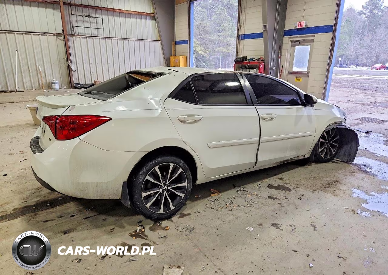 2017 Toyota Corolla L VIN:5YFBURHE0HP698564 - 3